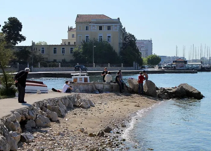 With Parking Space - 18338 * Zára